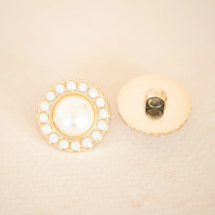 Nappi helmellä 1,80 ja 2,10 cm